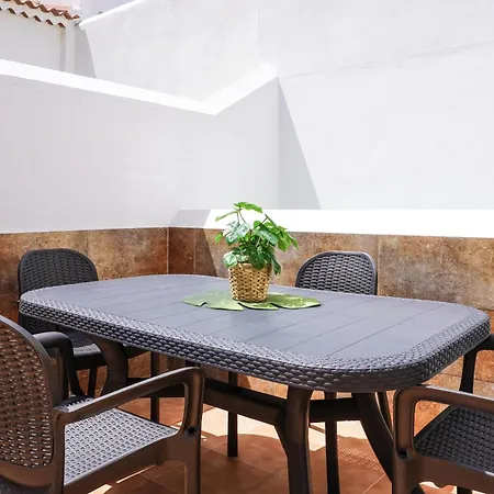 La Casita Del Sur, Abades