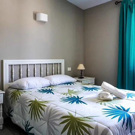 La Casita Del Sur, Abades